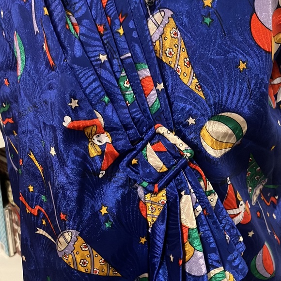 Vintage bunny and balloon motif wrap front blouse with pleating (M) - Picture 2 of 6